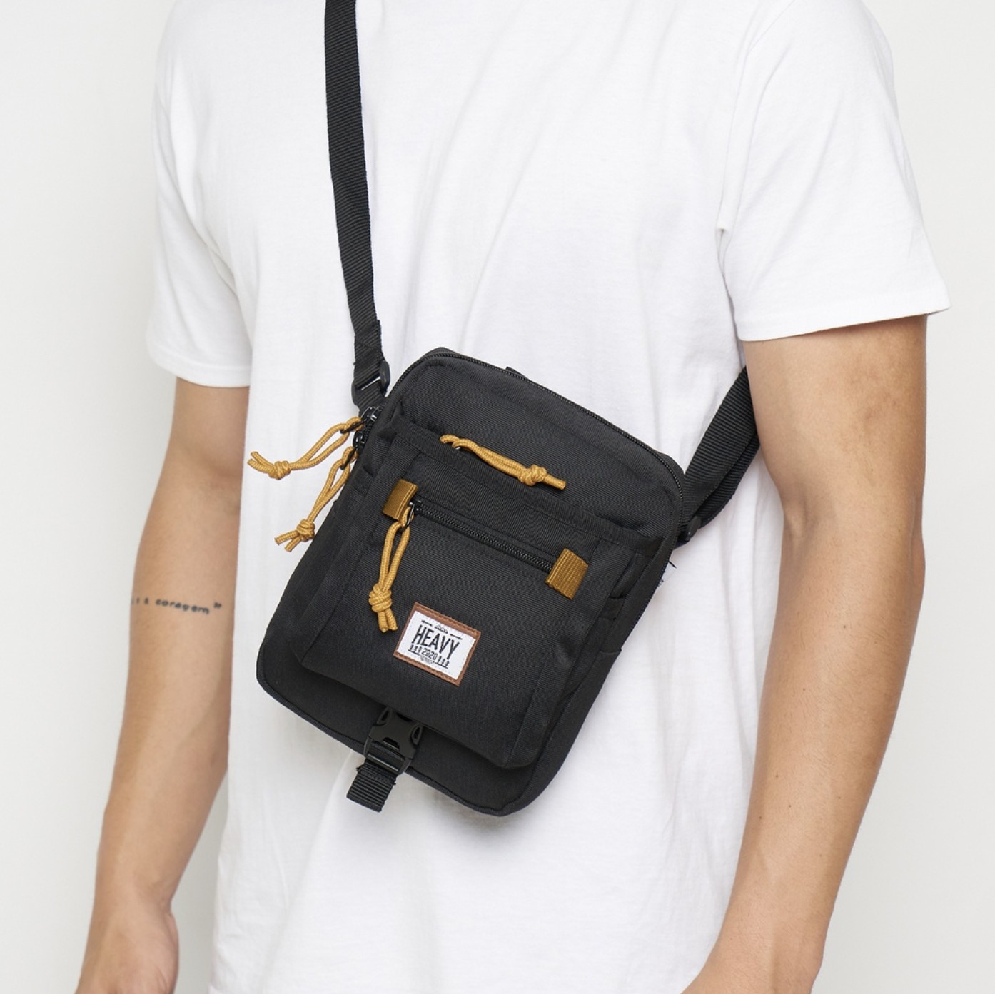 Pria Profesional dengan Tas Ransel TASPRIA78